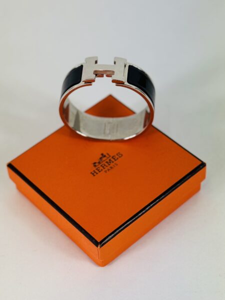 Hermès Clic Clac H Armreif, schwarz mit silberfarbenem Verschluss